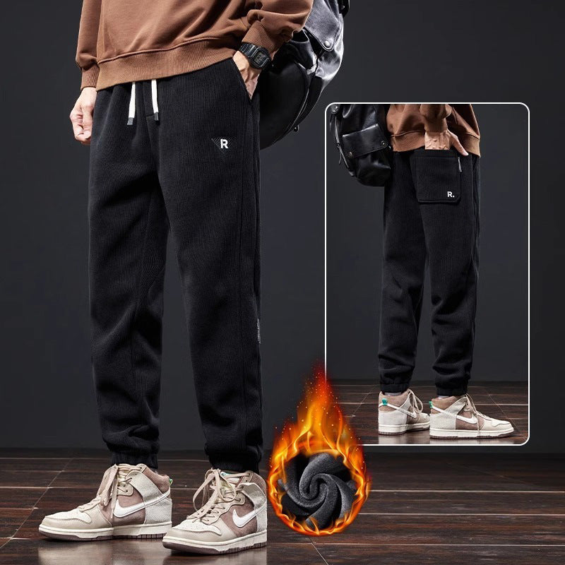 🔥【M-5XL】👖 Nove muške zimske hlače - zadebljani kord s flis podstavom; tople i ležerne muške hlače