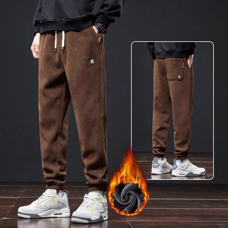 🔥【M-5XL】👖 Nove muške zimske hlače - zadebljani kord s flis podstavom; tople i ležerne muške hlače